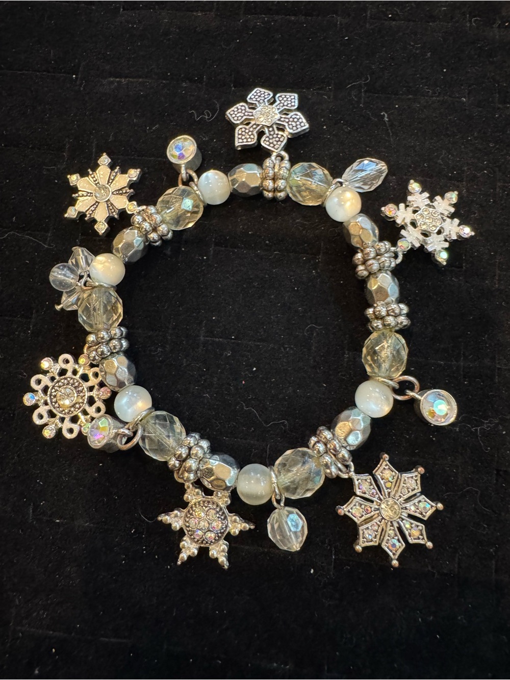 Winter Snowflake Charm Stretch Bracelet Crystal Beads Silver Tone Holiday Jewelr